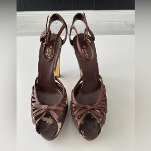 GUCCI BROWN & WHITE ANKLE STRAP HIGH HEELS US 7.5